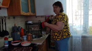 Пирог пекла) , причёску поменяла,) колеусы.