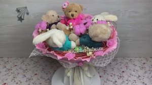 Букет из плюшевых мишек и зайчиков