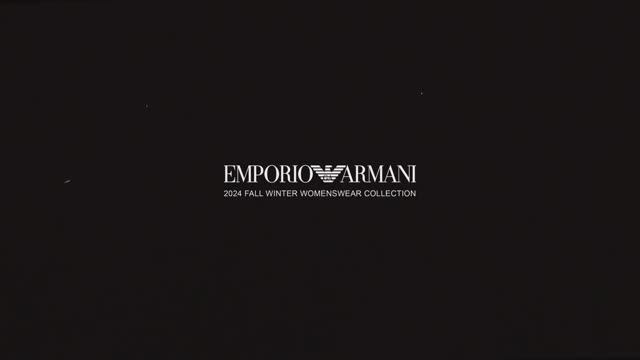Показ женской коллекции Emporio Armani осень-зима 2024-2025