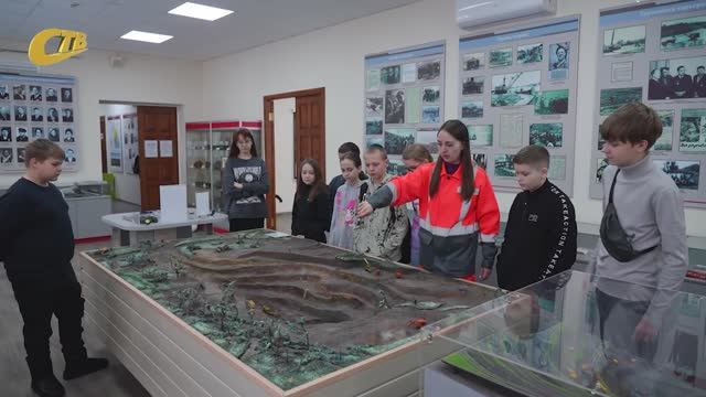 ЖЕЛЕЗНОГОРСКИЕ ШКОЛЬНИКИ ПРИНЯЛИ УЧАСТИЕ В ЭКСКУРСИИ ПО МАРШРУТУ "ЖЕЛЕЗНАЯ РУДА ОТ "А" ДО "Я" смотреть онлайн