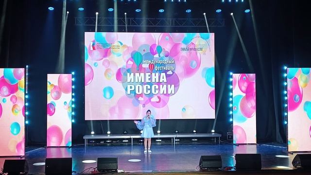 Гляжу в озера синие