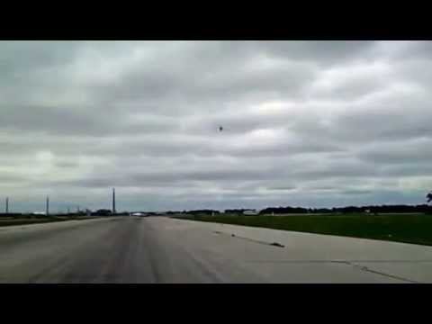 Сумасшедший полет A-10 Thunderbolt над аэродромом