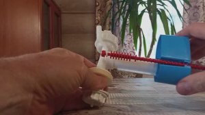 Боковой клапан подачи воды в смывной бачок унитаза.