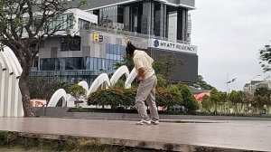 Что-то очень непонятное на площади Лотоса в Нячанге 😀