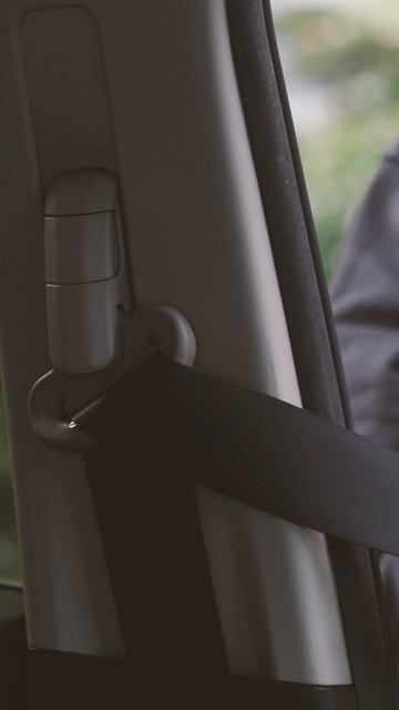 Проверяем лайфхак с ремнем безопасности в качестве троса для вашего авто