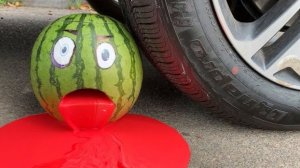 Машина давит предметы колесом! Эксперименты! Давим арбуз с глазами 😃🍉 Залипалка ASMR 😃🍉