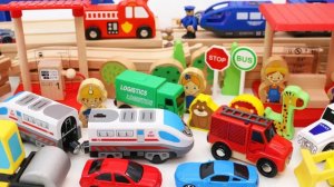 Видео для детей.Использую:железную дорогу,поезд, машинки полицейские для детей. #дети #видеодлядетей