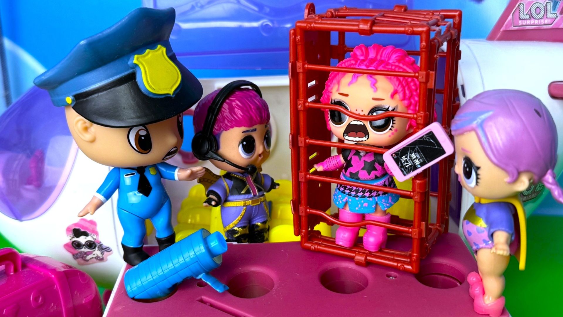 ПОПАЛАСЬ! КОТОРАЯ КУСАЛАСЬ!😱😁😁 Куклы ЛОЛ сюрприз ИГРУШКИ смешные мультики ДАРИНЕЛКА смотреть онлайн