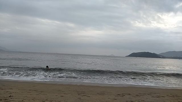 Утреннее купание в Южно-Китайском море. Нячанг смотреть онлайн