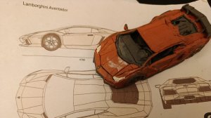 Ламборгини Авентадор полностью из пластилина.