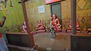 Снова застряла в лифте. Госпиталь. Идём в Музей Всех Религий. Дерево Медитации. Летучие мыши.