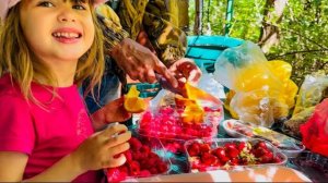 В папин День Рождения мы приготовили шикарные угощения, но Маня недолго думая все раскидала!))