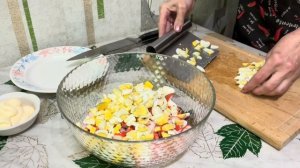 Праздничный салат с фасолью