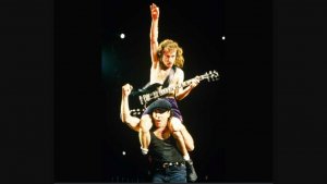 AC DC ~ Thunderstruck