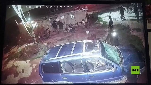 مستوطنون يحرقون خياما ومركبات في قرية بالضفة الغربية смотреть онлайн