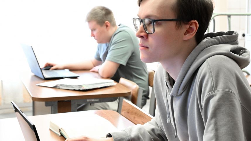 В России предложили доплачивать студентам за учебу в родном регионе смотреть онлайн