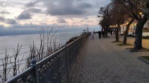 Анапа. Сегодня прохладно. Вечерняя набережная. Маяк. 26 февраля 2026.