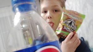 пробую вкусняшки из прошлого видео