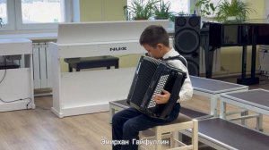 Выступают учащиеся Детской школы искусств Удачного