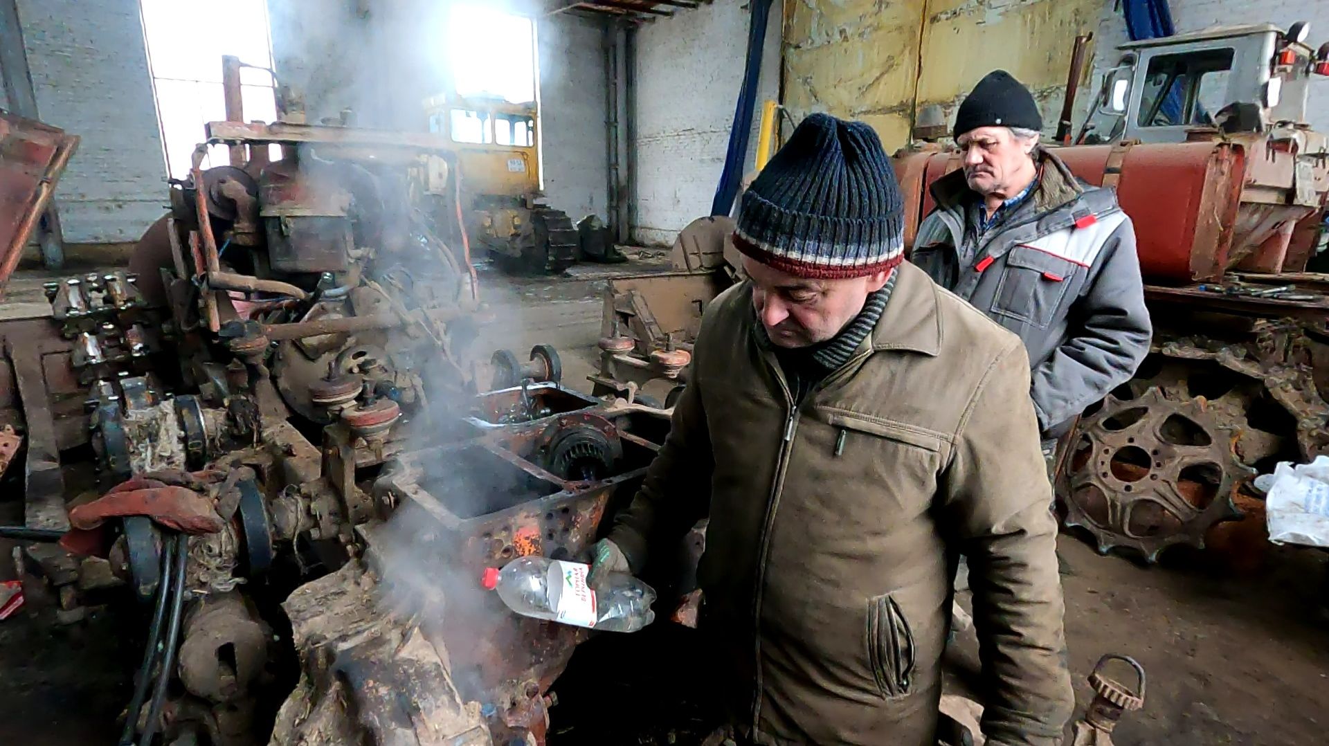 Только Василий сможет справится с этой железякой.., ну еще и резак! смотреть онлайн