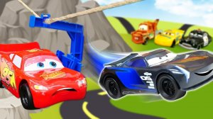 МУЛЬТИКИ ПРО МАШИНКИ 🚗 МОЛНИЯ МАКВИН И ВСПЛЕСК СКОРОСТИ. КИБЕР ТРАССА ДЛЯ СЛОЖНЕЙШИХ ТРЮКОВ ОТКРЫТА