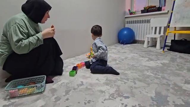 Звукоподражание в игре, Асад чаще не выдаёт эхо реакцию , но в других играх он повторяет цвета формы