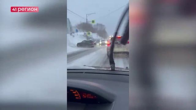 В ПРОБКЕ «ВСТАЛ» ПЕТРОПАВЛОВСК ВЕЧЕРОМ 25 ФЕВРАЛЯ•НОВОСТИ КАМЧАТКИ смотреть онлайн