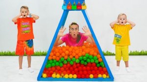 Влад и Ники показывают маленькому Крису, как себя вести