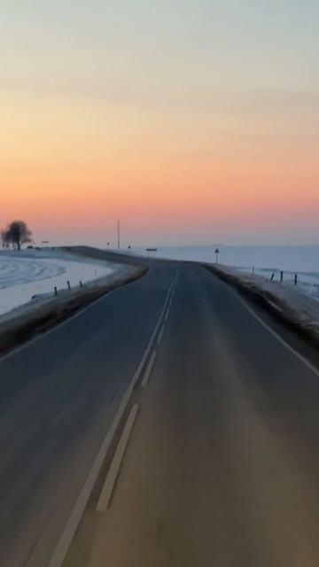 Если выходить в дорогу, то только под хорошую музыку! #водитель #дорога #работа #автомобиль смотреть онлайн