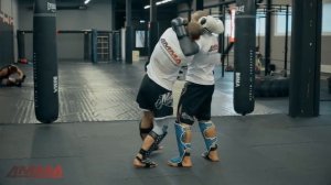 Скрутка в клинче в тайском боксе