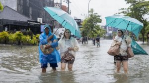 Перу уходит под воду из-за проливных дождей. По всей стране объявлен режим ЧС