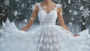 СНЕГ ЦЕЛОВАЛ ТВОИ ЛАДОНИ...