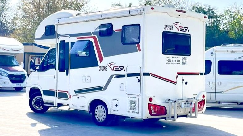 Осмотр Дома на колесах Iveco для клиента