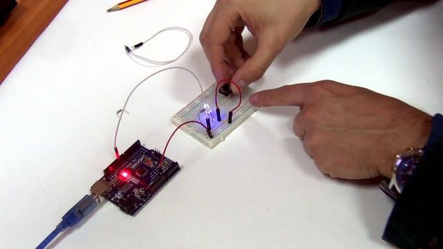 Тактовая кнопка для электрических схем на arduino смотреть онлайн