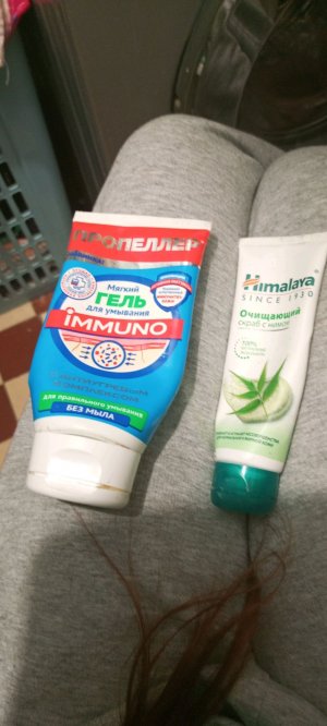 гель. мякий  для уумывания. и очиающий скрскраб с нимом