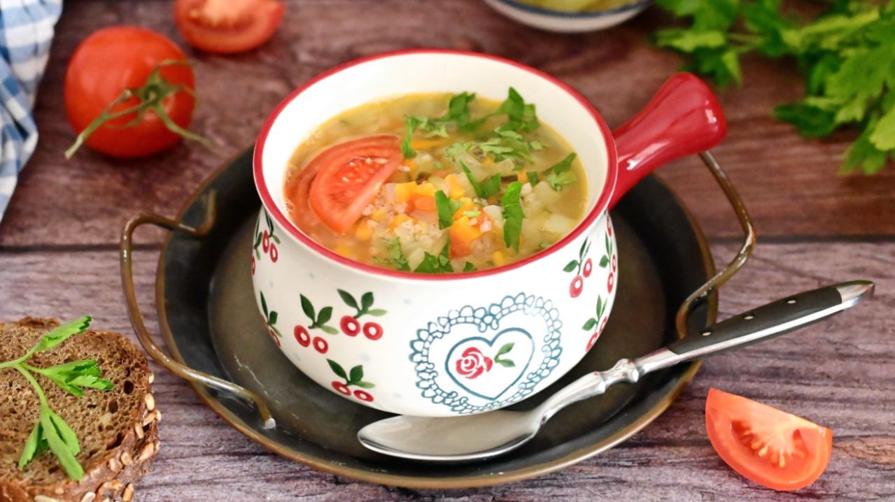 🥘 Постный рассольник с ячневой крупой / польза овощей в каждой тарелке! смотреть онлайн