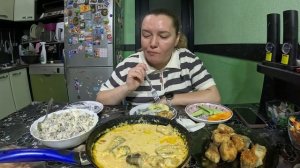 Пюре картофельное, минтай жареный и тушеный, салат с желудками/Еда/вкусная домашняя еда