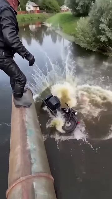 Дед ПРОКАЧАЛ мотоцикл, чтобы удивить Бабку!