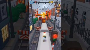 ИГРАЕМ В ДОГОНЯЛКИ НА КРЫШАХ ПОЕЗДОВ!!! ( SUBWAY Surfers ) | ДРАГНИЛ