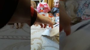 открываем супер бумажный бокс. у нас гости зефирка, тема Аня, Соня и луна. 😁😎😋🍭🤗