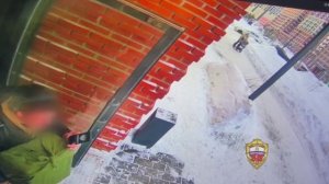 Полицейские столицы задержали курьера, забравшего сейф с деньгами у 15-летнего юноши