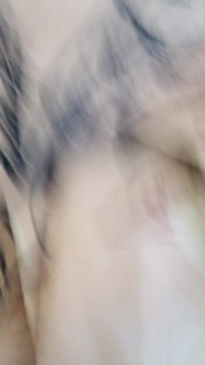 Учу играть свою сестру в игру Activity