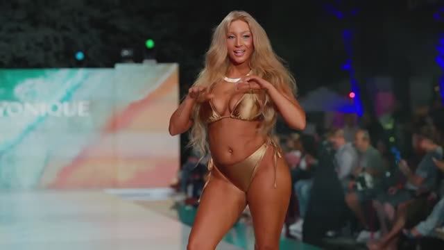 Модели на подиуме №130 смотреть онлайн