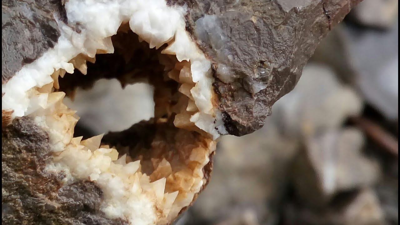 Уч-Кош. Камни на осыпях