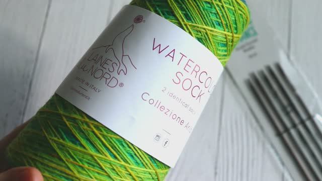 Подруга сказала, что это очень дорогая пряжа для носков. А я решила попробовать смотреть онлайн