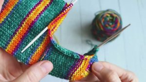 Не все знают, как вязать пятку у носков. Показываю, как легко это сделать