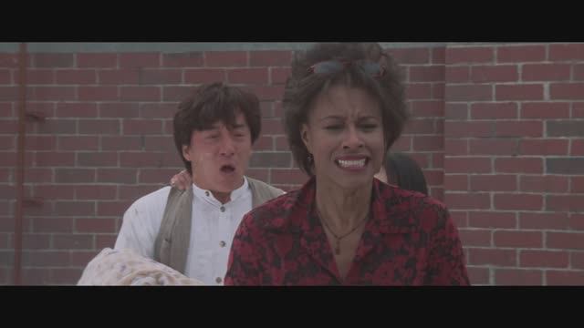 Мистер Крутой: Джеки с девушками скрывается от людей Джанкарло