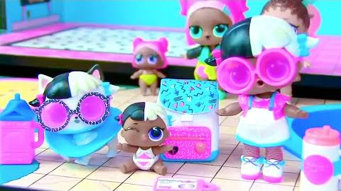 КУКЛЫ ЛОЛ СЮРПРИЗ МУЛЬТИК! РУМ ТУР по НОВОМУ ДОМУ LOL SURPRISE FAMILY FOR KIDS! смотреть онлайн