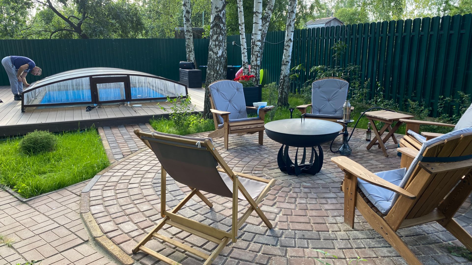 Бассейн пластиковый с павильоном и зоной отдыха Бассейн пластиковый с павильоном и зоной отдыха