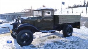 Уфимцы сообщают о повреждении раритетного автомобиля ГАЗ у стелы «Город трудовой доблести»